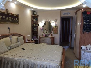 Продаж 3-кімнатної квартири 60 м², Невского Александра вул., 111