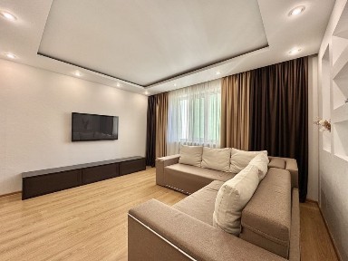 Здам 2-кімнатну квартиру на Героїв Майдану (Дельфіни)