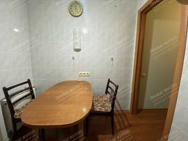 Трикімнатна квартира з автономним опаленням біля зупинки!