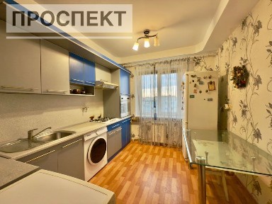 Продам 3-х кімн. квартиру вул. Харківська ( р-н ринку « СКД»).