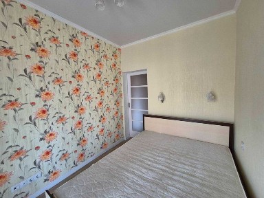 Продаю сталінку на Дзержинці (вул. Святогеоргіївська, 1 лікарня)