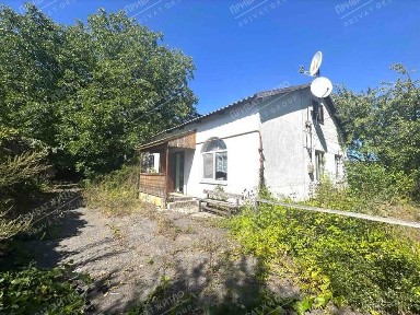 Будинок із земельною ділянкою 1 га, неподалік від міста