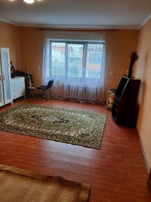 Оренда частини будинка в Хусті.