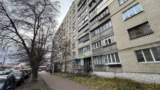 Продаж 3-х кімн прохідна вулиця, фасад! Можна під комерцію.