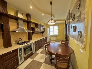 Оренда 3 кімнатна квартира вул. Сахарова / Стрийська, 114кв. м, паркінг