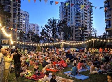 Київ, Святошинський, вулиця Анатолія Петрицького 19-А