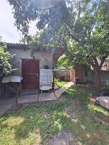 Продам будинок на два входа.