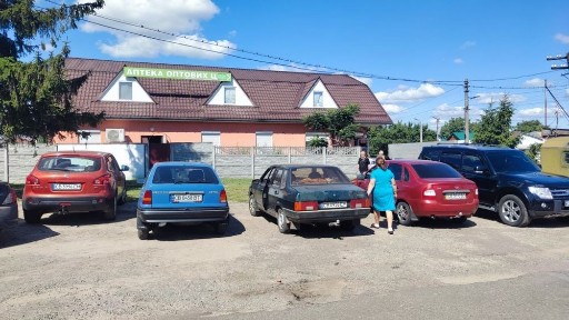 Магазин-аналізи-медтехніка, 40 метрів біля лікарні, вул. Київська, Прилуки