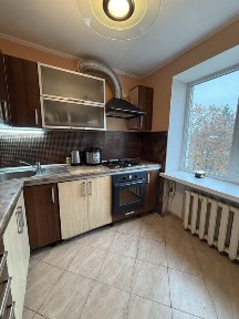 Продаж 2к квартири Молоді