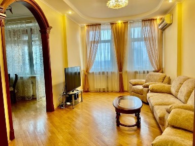 Лесі Українки бул. 23. Видова 2-кім, 75 м2. Гардероб. М. Печерська-5хв.