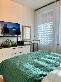 Центр. 3 кімнати. Озеро та парк. Власник. Звітні документи