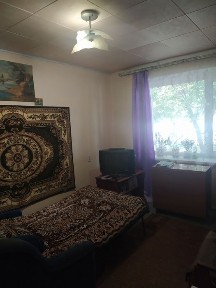 Продається квартира трьох кімнатна