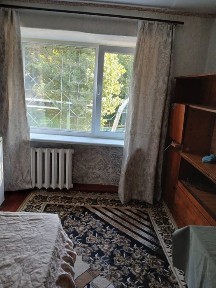 Оренда пів будинку, Крюків