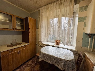 Продам 3к кв-ру з газовим опаленням. 2/9 цегл. будинку