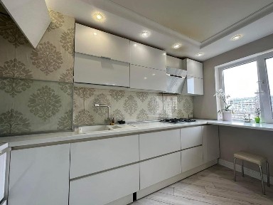 Сдаю евро трешка ул Армейская 12/2