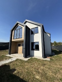 Будинок в 15 хвилинах від міста