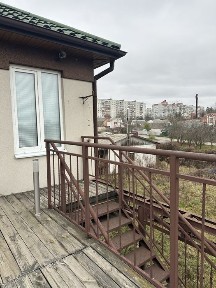 Оренда приміщення на березі р. Рось під офіс, заклад закр. типу, студію