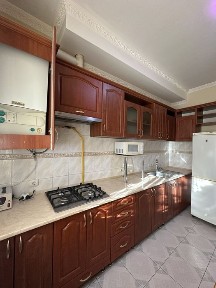 Оренда 3 кімнатна квартира з власним подвірʼям вул. Тисменицька