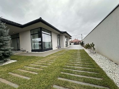 Продається новий будинок з ремонтом