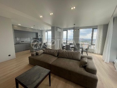 Продаж просторої 3-кімнатної квартири 93 м² у ЖК “Метрополіс”