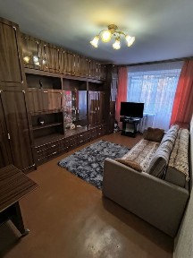 Однокімнатна на початку Короленка