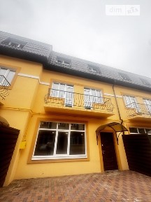 Продаж 3 поверхового таунхауса з ділянкою на 1 сотку, 98 кв. м, 3 кімнати, на вул. Квітнева • ID 33632333