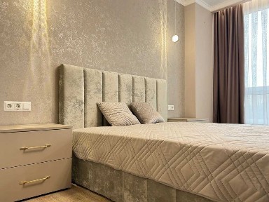 Функціональна трикімнатна з видом на річку