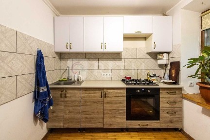 Продам 2-кімнатну квартиру на вул. Нова