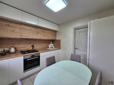 Простора квартира з ремонтом у центрі Кривого Рогу!