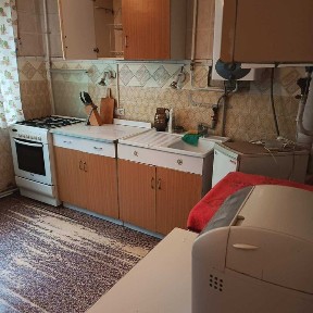 полдома в Киеве в спальном районе