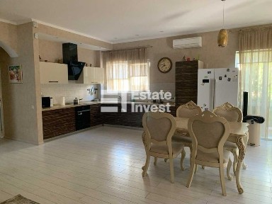 Здається просторий двоповерховий, автономний будинок у Віті Поштовій