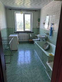 Продаж великого будинку 2 поверхи