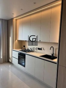 Продаж двокімнатної квартири з новим, сучасним ремонтом в центрі!