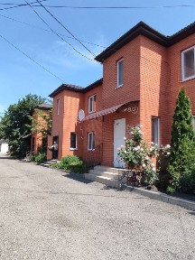 Продаж квартири в Танхаусі. Бородянка.