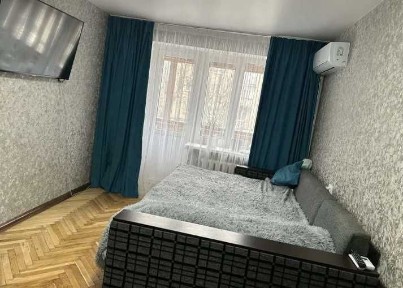 Затишна 1-кімнатна по вул. Академіка Шалімова