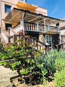 Просторий будинок в тихому місці