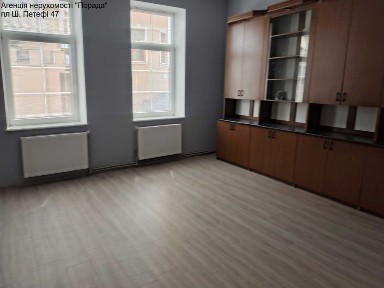 Продається будинок в центральній частині міста по вул Новака