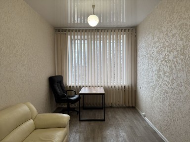 Офіс з ремонтом і меблями 17 м2 за 3000 грн плюс світло