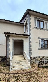 Просторий будинок для двох родин. Підвал, гараж на 2 авто.