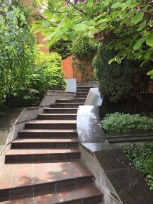 Будинок біля Менори!