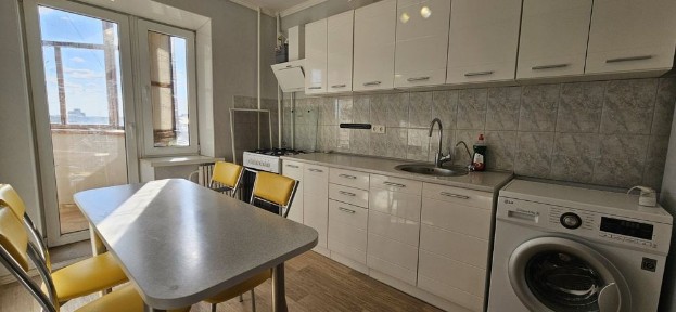 Продам 1к. кв по вул. Залізнична ( Олександрівського р-ну)