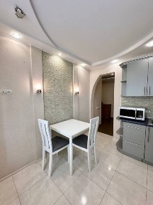 Продаж 2-кімнатної квартиру в центрі міста, по вул. Добролюбова 1