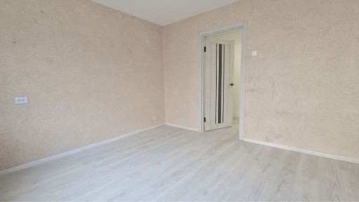 Продається простора двокімнатна квартира