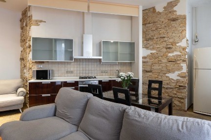 Центр. пр. Музейний 8. (Грушевського, Хрещатик). Завжди є світло.