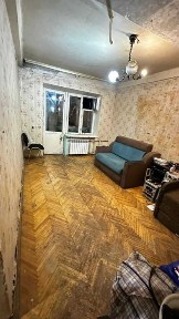 Продам 2 кімнатну квартиру біля метро 