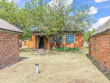 Чудовий будинок поруч з лісом поруч з Полтавою.