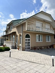 Продається затишний будинок в Росвигові