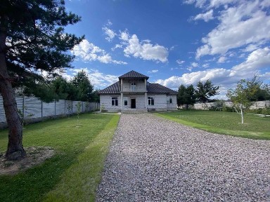 Путрівка 2-х поверховий будинок 15 соток Продаж