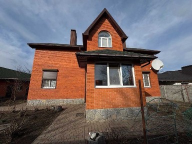 Цегляний будинок в Полтаві. 5 кімнат, баня, гараж, велика територія