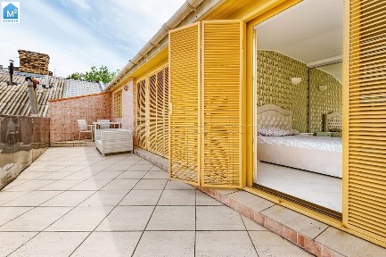 Одесса, Центр, ул. Дерибасовская, 17